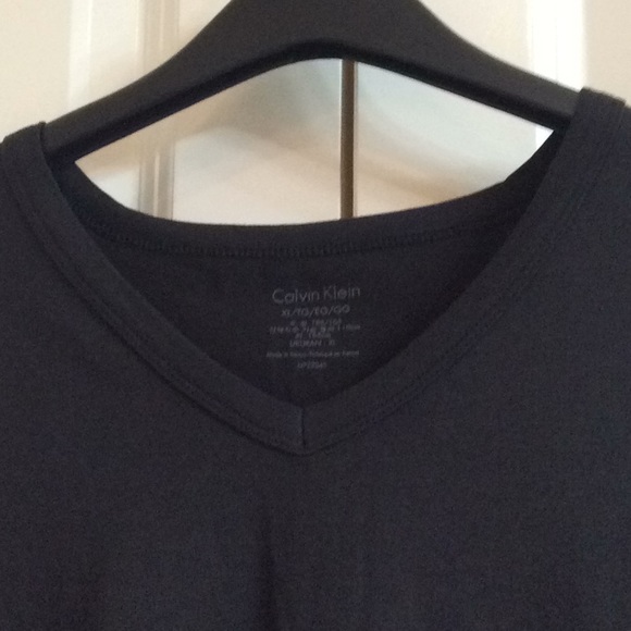 Women’s Calvin Klein Black Tee Shirt Barely Used - Picture 3 of 5